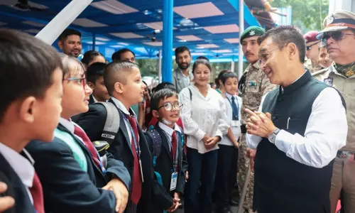 स्कूली प्रतिभाओं के मंच पर पहुंचे मुख्यमंत्री, शैक्षणिक महोत्सव में हुए शामिल