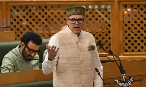 विधानसभा में पांच विधेयक लेकर पहुंचे मुख्यमंत्री उमर अब्दुल्ला