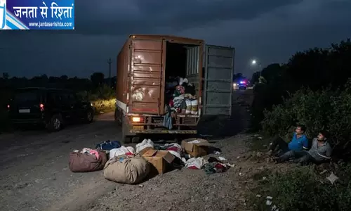 हापुड़ में गन प्वाइंट पर 50 लाख के कपड़ों से भरा कैंटर लूटा, ड्राइवर-कंडक्टर को जंगल में फेंका हापुड़ में गन प्वाइंट पर 50 लाख के कपड़ों से भरा कैंटर लूटा, ड्राइवर-कंडक्टर को जंगल में फेंका