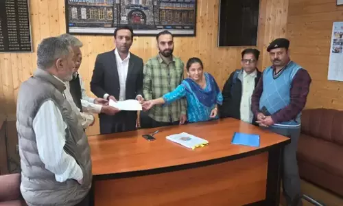 कुत्तों के हमले में घायल बच्ची के लिए मुआवजा मांगा कुत्तों के हमले में घायल बच्ची के लिए मुआवजा मांगा