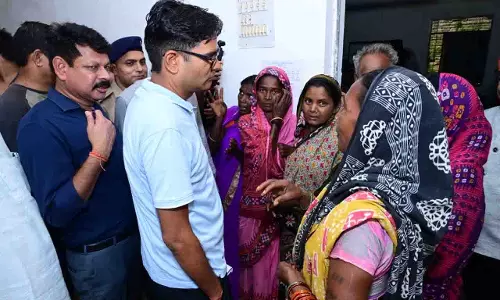 बाढ़ की मुश्किल घड़ी में अपनों के बीच पहुंचे वित्त मंत्री ओ.पी. चौधरी