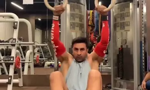 फिट बॉडी के लिए रणबीर कपूर अपनाते हैं ये खास नियम फिट बॉडी के लिए रणबीर कपूर अपनाते हैं ये खास नियम