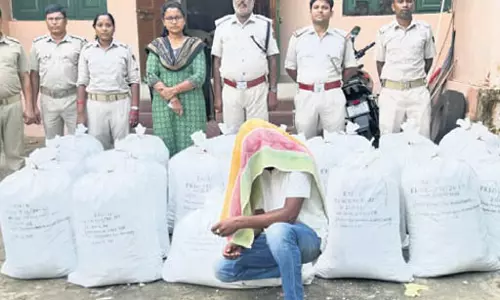 ऑनलाइन कूरियर से गांजा तस्करी का खुलासा ऑनलाइन कूरियर से गांजा तस्करी का खुलासा
