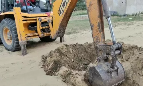 नारनौल में अवैध कॉलोनी पर चला प्रशासन का बुलडोजर, डेढ़ एकड़ क्षेत्र में किए गए निर्माण ध्वस्त नारनौल में अवैध कॉलोनी पर चला प्रशासन का बुलडोजर, डेढ़ एकड़ क्षेत्र में किए गए निर्माण ध्वस्त