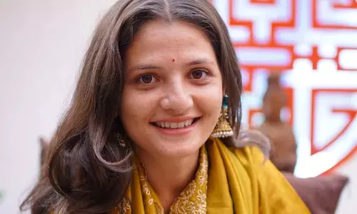 इन्फ्लुएंसर गिरफ्तार, रिटायर्ड मेडिकल ऑफिसर ने लगाया गंभीर आरोप इन्फ्लुएंसर गिरफ्तार, रिटायर्ड मेडिकल ऑफिसर ने लगाया गंभीर आरोप