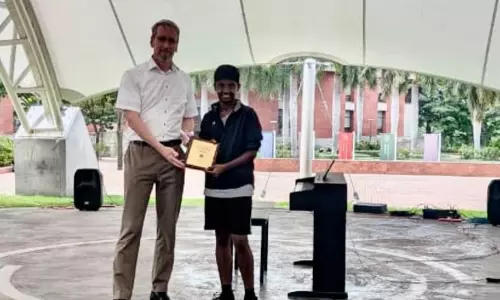 आगा खान अकादमी ने जूनियर गोल्फर विवान पिन्नापुरेड्डी को सम्मानित किया आगा खान अकादमी ने जूनियर गोल्फर विवान पिन्नापुरेड्डी को सम्मानित किया