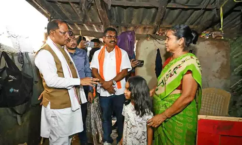 बाढ़ प्रभावित परिवारों के साथ पूरी संवेदनशीलता से खड़ी है सरकार: CM साय बाढ़ प्रभावित परिवारों के साथ पूरी संवेदनशीलता से खड़ी है सरकार: CM साय