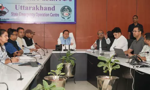 दिल्ली से लौटते ही सीधे राज्य आपातकालीन परिचालन केंद्र पहुंचे सीएम धामी दिल्ली से लौटते ही सीधे राज्य आपातकालीन परिचालन केंद्र पहुंचे सीएम धामी