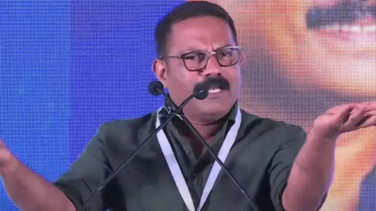 मुस्लिम लड़कियों और सोशल मीडिया को लेकर केएम शाजी का बयान मुस्लिम लड़कियों और सोशल मीडिया को लेकर केएम शाजी का बयान