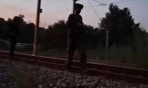 सांबा में सुरक्षा बढ़ी, पुलिस और GRP ने रेलवे ट्रैक पर किया संयुक्त गश्त अभियान