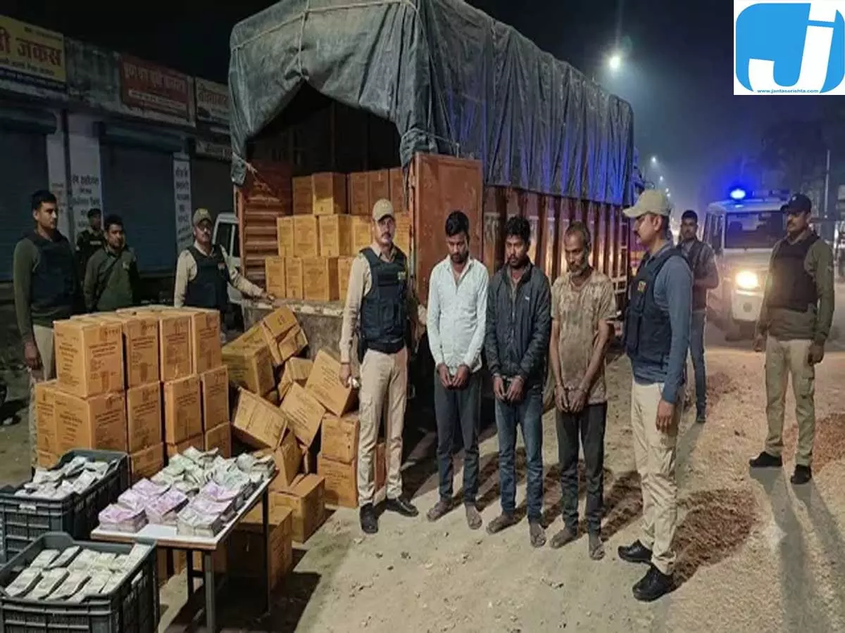 कोडीनयुक्त कफ सीरप तस्करी का खुलासा, STF ने तीन आरोपियों को दबोचा कोडीनयुक्त कफ सीरप तस्करी का खुलासा, STF ने तीन आरोपियों को दबोचा