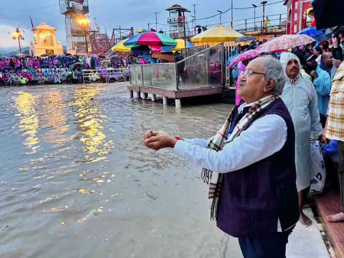 हरिद्वार में मां गंगा की आरती में शामिल हुए बृजमोहन अग्रवाल हरिद्वार में मां गंगा की आरती में शामिल हुए बृजमोहन अग्रवाल