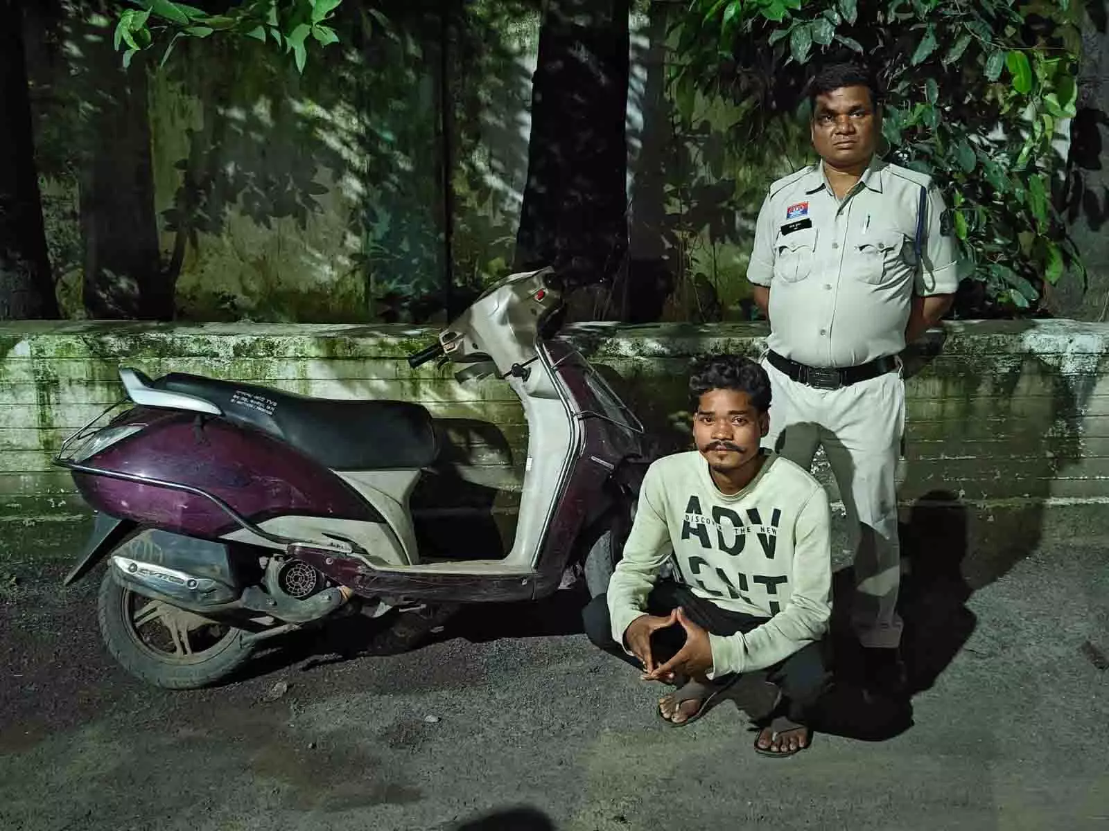चोरी की स्कूटी बेचने ग्राहक तलाश रहा आरोपी गिरफ्तार चोरी की स्कूटी बेचने ग्राहक तलाश रहा आरोपी गिरफ्तार