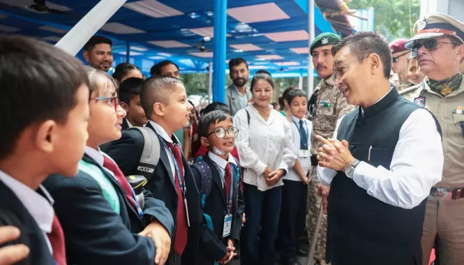 स्कूली प्रतिभाओं के मंच पर पहुंचे मुख्यमंत्री, शैक्षणिक महोत्सव में हुए शामिल