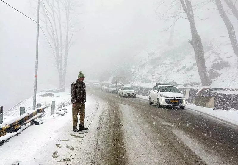 किन्नौर-लाहौल में बर्फबारी का अलर्ट किन्नौर-लाहौल में बर्फबारी का अलर्ट