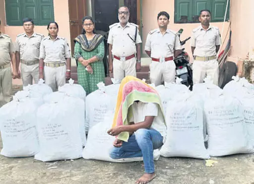 ऑनलाइन कूरियर से गांजा तस्करी का खुलासा ऑनलाइन कूरियर से गांजा तस्करी का खुलासा