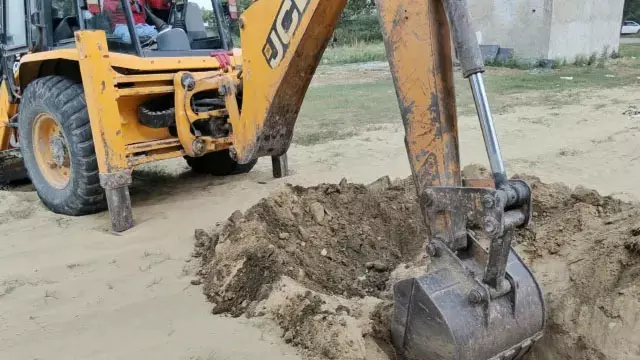 नारनौल में अवैध कॉलोनी पर चला प्रशासन का बुलडोजर, डेढ़ एकड़ क्षेत्र में किए गए निर्माण ध्वस्त नारनौल में अवैध कॉलोनी पर चला प्रशासन का बुलडोजर, डेढ़ एकड़ क्षेत्र में किए गए निर्माण ध्वस्त
