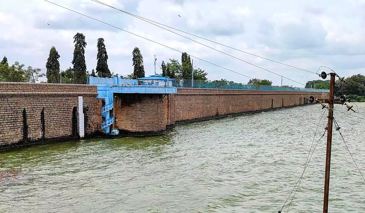 हैदराबाद में पानी की किल्लत का खतरा, जलाशयों में घटा जलस्तर