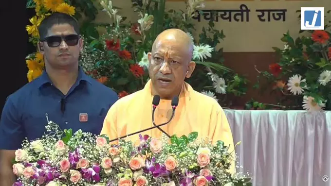 योगी सरकार का बड़ा रोजगार अभियान, नियुक्ति पत्र पाकर युवाओं के चेहरे खिले योगी सरकार का बड़ा रोजगार अभियान, नियुक्ति पत्र पाकर युवाओं के चेहरे खिले