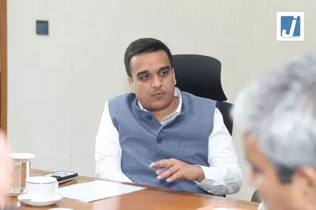 डिप्टी सीएम हर्ष संघवी ने वलारिवन को 1.33 करोड़ रुपए के स्पोर्ट्स टैलेंट अवॉर्ड से किया सम्मानित डिप्टी सीएम हर्ष संघवी ने वलारिवन को 1.33 करोड़ रुपए के स्पोर्ट्स टैलेंट अवॉर्ड से किया सम्मानित