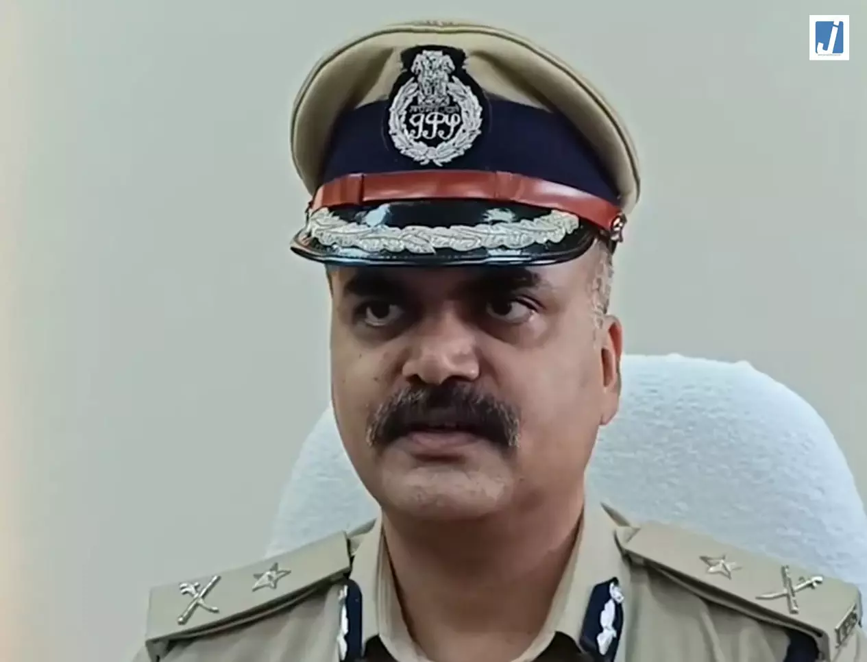 IG विकास वैभव ने महिला सुरक्षा और साइबर क्राइम पर दिए निर्देश IG विकास वैभव ने महिला सुरक्षा और साइबर क्राइम पर दिए निर्देश