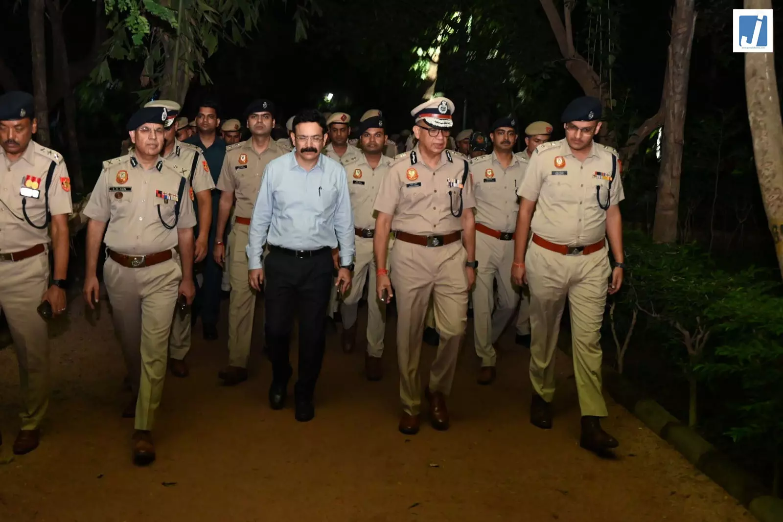 LSR कॉलेज और हौज खास के पार्कों में पुलिस कमिश्नर का दौरा LSR कॉलेज और हौज खास के पार्कों में पुलिस कमिश्नर का दौरा