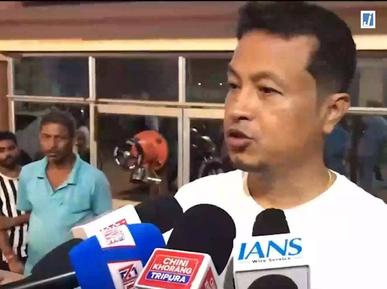 मतदान के दौरान Tipra Motha प्रत्याशी को लगी गोली मतदान के दौरान Tipra Motha प्रत्याशी को लगी गोली