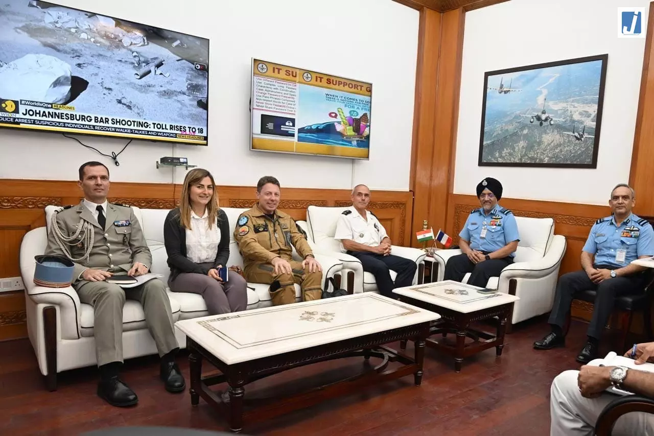 भारत-फ्रांस रक्षा सहयोग पर अहम चर्चा, स्पेस और सैन्य क्षमता बढ़ाने पर हुआ मंथन भारत-फ्रांस रक्षा सहयोग पर अहम चर्चा, स्पेस और सैन्य क्षमता बढ़ाने पर हुआ मंथन