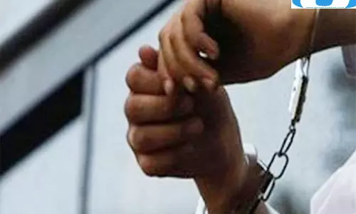 ट्रॉली बैग में 50 हजार की शराब के साथ तस्कर गिरफ्तार