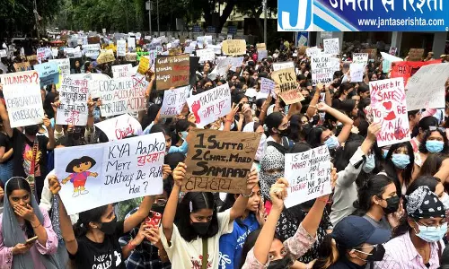 महिला सुरक्षा को लेकर DU छात्रों का मार्च