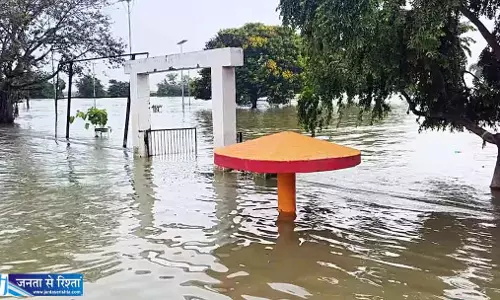 बिहार में बाढ़ का कहर, गंडक के दबाव से चंपारण तटबंध टूटा