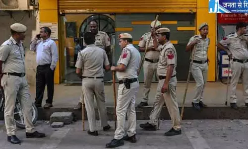 AAP कार्यकर्ताओं पर हेड कॉन्स्टेबल से मारपीट का आरोप, FIR की तैयारी AAP कार्यकर्ताओं पर हेड कॉन्स्टेबल से मारपीट का आरोप, FIR की तैयारी