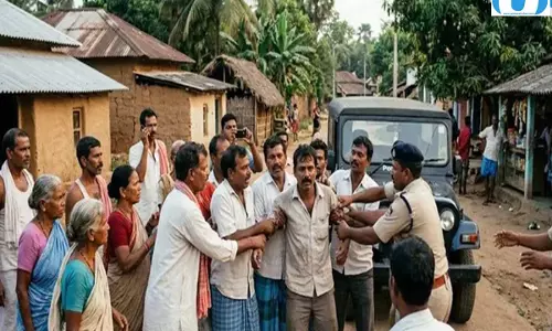 छात्रा को प्रपोज करना शिक्षक को पड़ा भारी, गिरफ्तारी से पहले ग्रामीणों ने की पिटाई