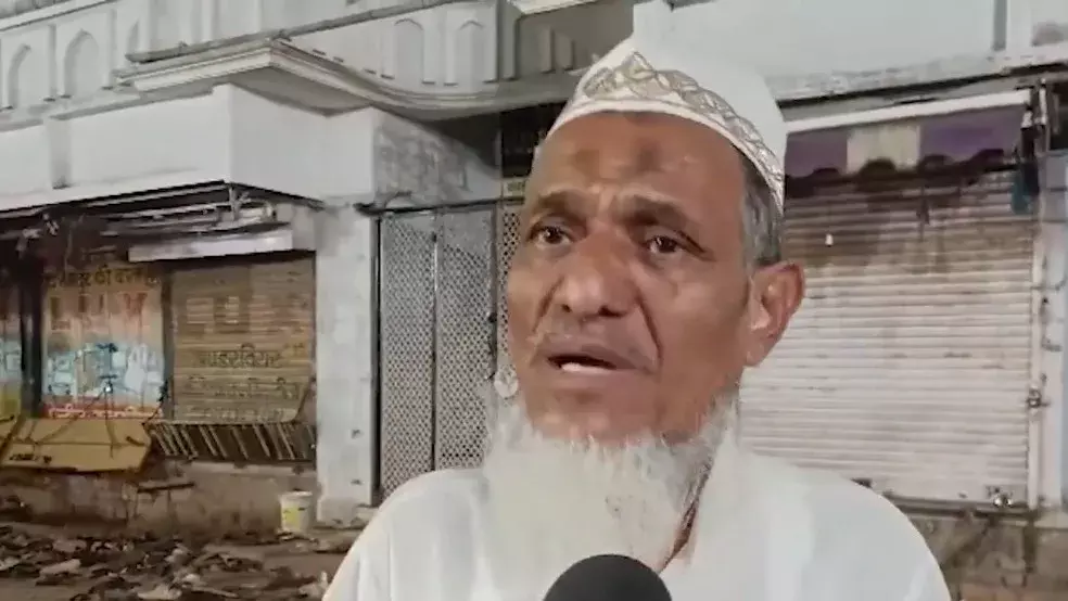 सिंहस्थ से पहले मिसाल: उज्जैन में मस्जिद का हिस्सा स्वेच्छा से हटा सिंहस्थ से पहले मिसाल: उज्जैन में मस्जिद का हिस्सा स्वेच्छा से हटा