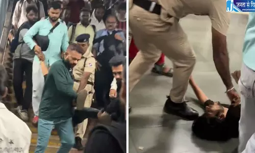 कुर्ला स्टेशन पर लेडीज़ कंपार्टमेंट में छेड़छाड़ के आरोप में युवक पकड़ा, यात्रियों ने RPF को सौंपा कुर्ला स्टेशन पर लेडीज़ कंपार्टमेंट में छेड़छाड़ के आरोप में युवक पकड़ा, यात्रियों ने RPF को सौंपा