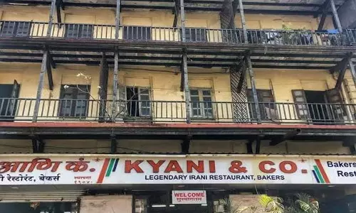 122 साल पुराने कयानी कैफे पर FDA की बड़ी कार्रवाई, फूड लाइसेंस निलंबित 122 साल पुराने कयानी कैफे पर FDA की बड़ी कार्रवाई, फूड लाइसेंस निलंबित