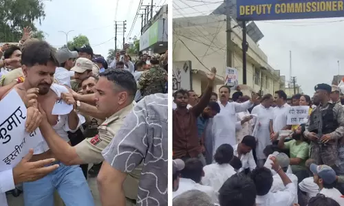 कठुआ में कांग्रेस कार्यकर्ताओं ने उठाई ज्ञानेश कुमार के इस्तीफे की मांग