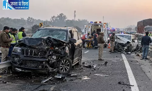आगरा-लखनऊ एक्सप्रेसवे पर हादसा, इटावा DFO विकास नायक और चालक की मौत