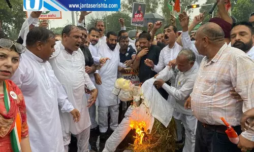 करनाल में CEC के खिलाफ कांग्रेस का प्रदर्शन