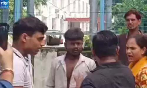 बाइक ट्रांसफर नहीं होने पर RTO ऑफिस में हंगामा, भाई-बहन ने दलाल को पीटा