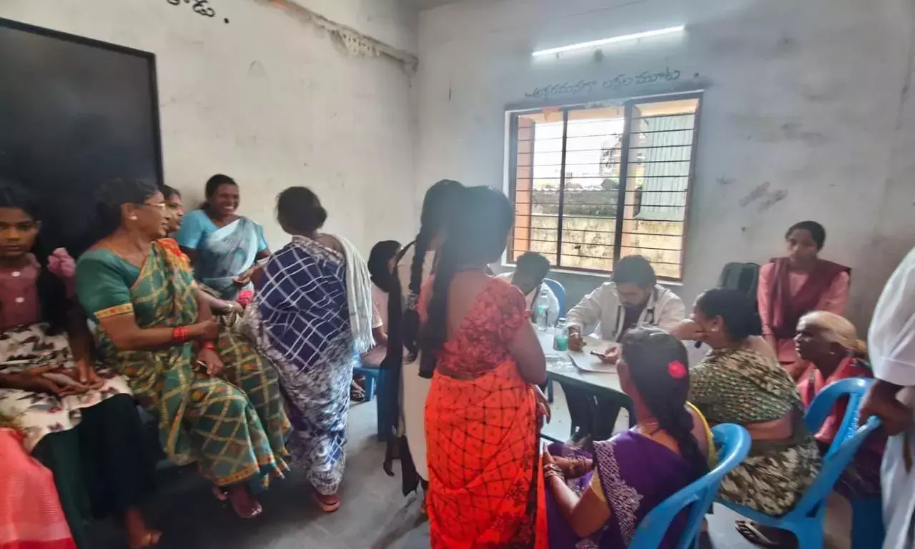 Telangana: एम्स बीबीनगर टीम ने जनजातीय स्वास्थ्य शिविर में 428 लोगों की सेवा की Telangana: एम्स बीबीनगर टीम ने जनजातीय स्वास्थ्य शिविर में 428 लोगों की सेवा की