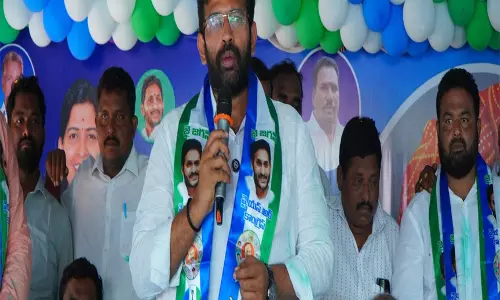 सचिवालय सिस्टम पर सियासी घमासान YSRCP ने सरकार पर साधा निशाना