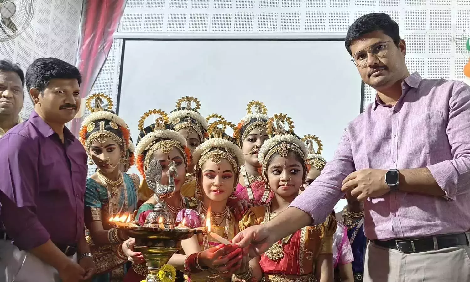 Andhra: नंद्याल में पर्यटन दिवस के अवसर पर 28 प्रमुख स्थलों पर प्रकाश डाला गया Andhra: नंद्याल में पर्यटन दिवस के अवसर पर 28 प्रमुख स्थलों पर प्रकाश डाला गया