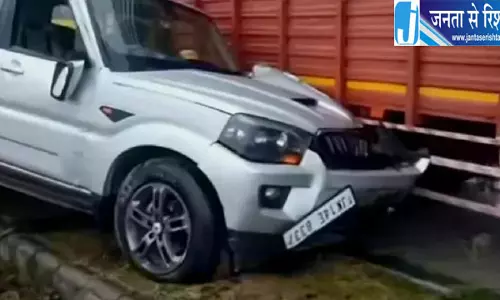 बदरपुर मेट्रो स्टेशन के सामने खड़े ट्रक में घुसी तेज रफ्तार कार, एक की मौत, तीन घायल बदरपुर मेट्रो स्टेशन के सामने खड़े ट्रक में घुसी तेज रफ्तार कार, एक की मौत, तीन घायल
