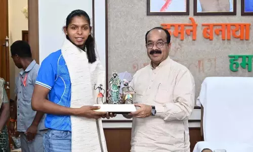 संजू की स्वर्णिम जीत पर उप मुख्यमंत्री अरुण साव ने थपथपाई पीठ संजू की स्वर्णिम जीत पर उप मुख्यमंत्री अरुण साव ने थपथपाई पीठ