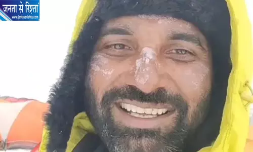 चंडीगढ़ पुलिस के सचिन कुमार ने 7,355 मीटर ऊंची अबी गामिन चोटी पर फहराया तिरंगा चंडीगढ़ पुलिस के सचिन कुमार ने 7,355 मीटर ऊंची अबी गामिन चोटी पर फहराया तिरंगा
