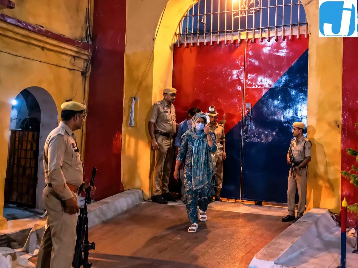 ससुर हत्याकांड में बेगुनाह निकली शालू, 22 दिन बाद जेल से रिहा ससुर हत्याकांड में बेगुनाह निकली शालू, 22 दिन बाद जेल से रिहा