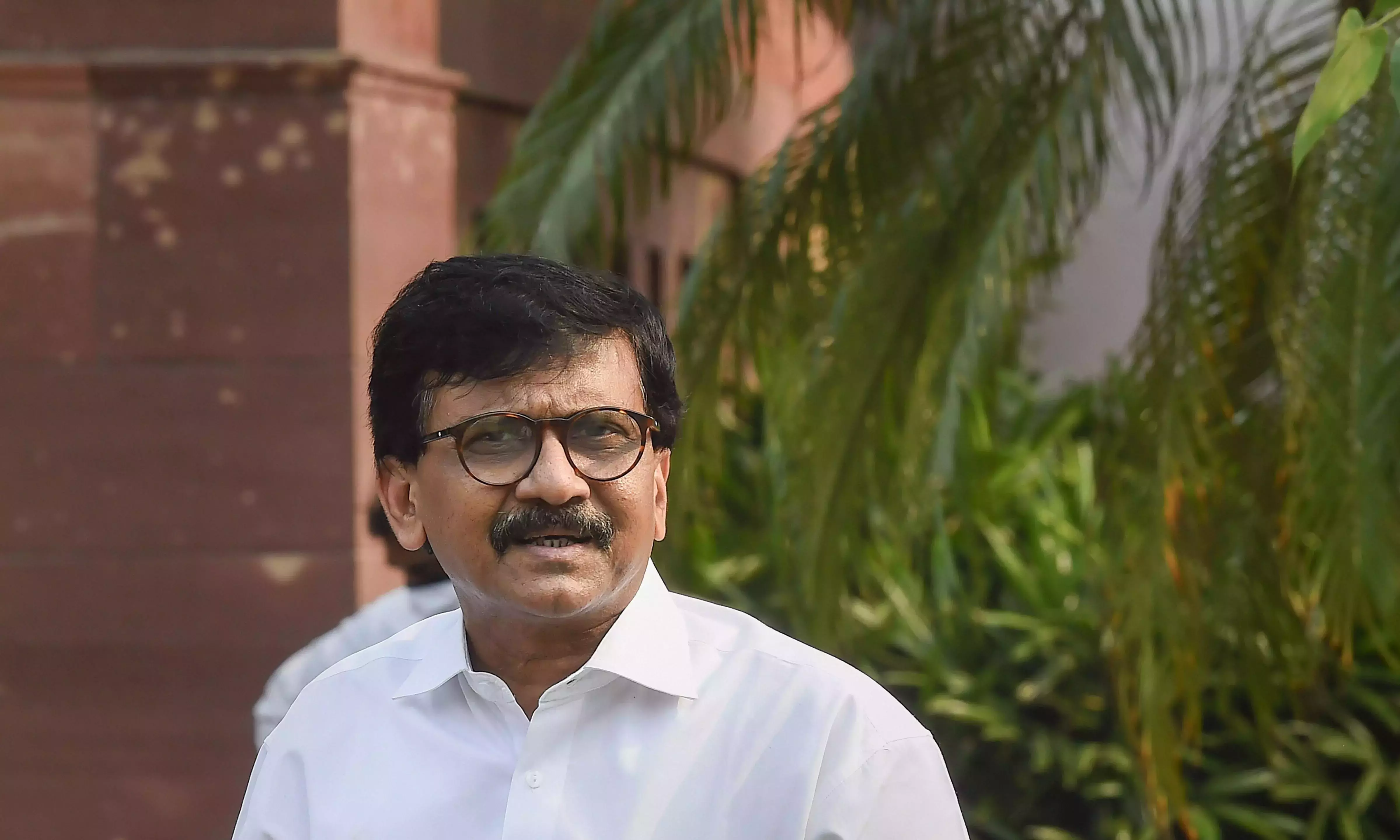 राउत ने महाराष्ट्र एफडीए अधिकारियों पर प्रणालीगत जबरन वसूली का आरोप लगाया राउत ने महाराष्ट्र एफडीए अधिकारियों पर प्रणालीगत जबरन वसूली का आरोप लगाया