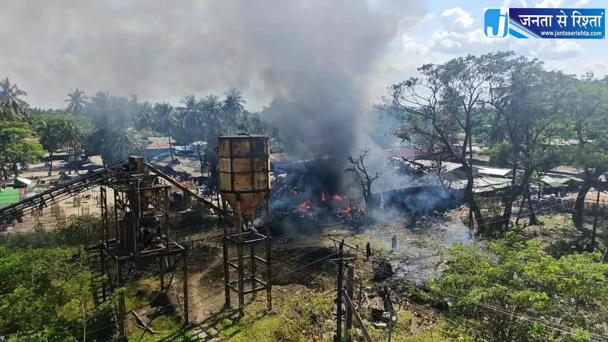 म्यांमार के रखाइन में बाजार के पास हवाई हमला, 49 लोगों की मौत और 58 घायल म्यांमार के रखाइन में बाजार के पास हवाई हमला, 49 लोगों की मौत और 58 घायल