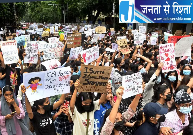 महिला सुरक्षा को लेकर DU छात्रों का मार्च महिला सुरक्षा को लेकर DU छात्रों का मार्च